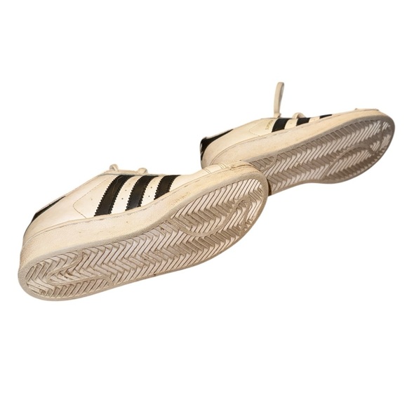 Adidas White and Black Sneakers Iconic Superstar Design - Picture 6 of 7